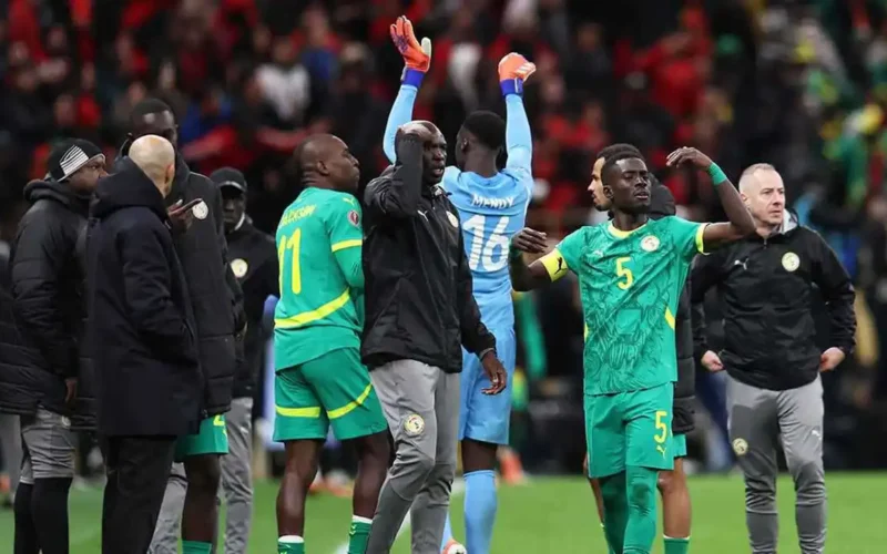 عقوبات منتظرة.. الفيفا والكاف يدرسان قرارا حاسما ضد منتخب السنغال بعد التجاوزات الأخيرة